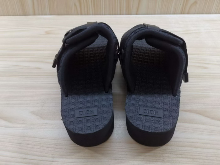 d10r sandal