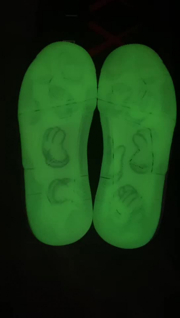 KAWS x Air Jordan 4 Retro 