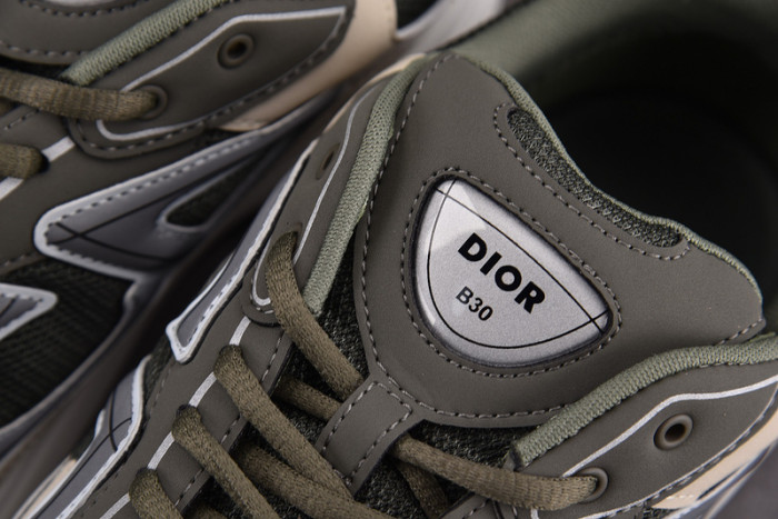 D10R SNEAKER