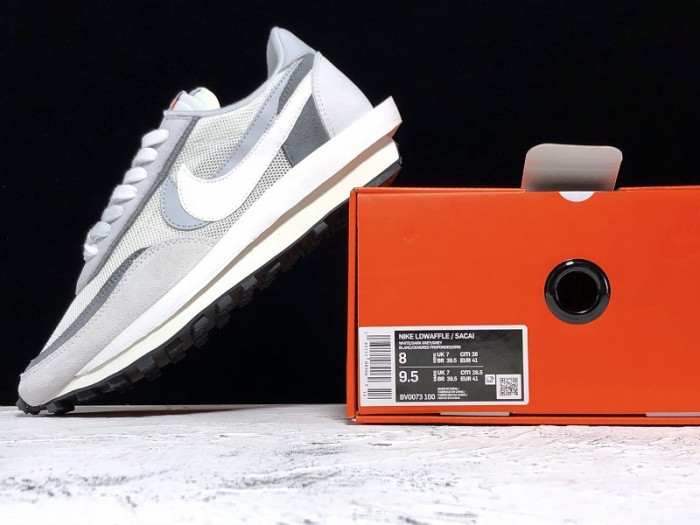 NIKE LD WAFFLE SACAI SUMMIT WHITE BV0073-100