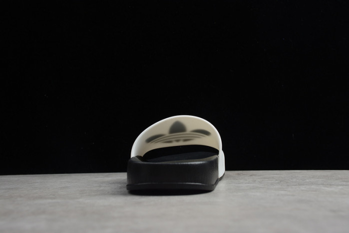 ADILETTE PRIDE SLIPPER H903P176