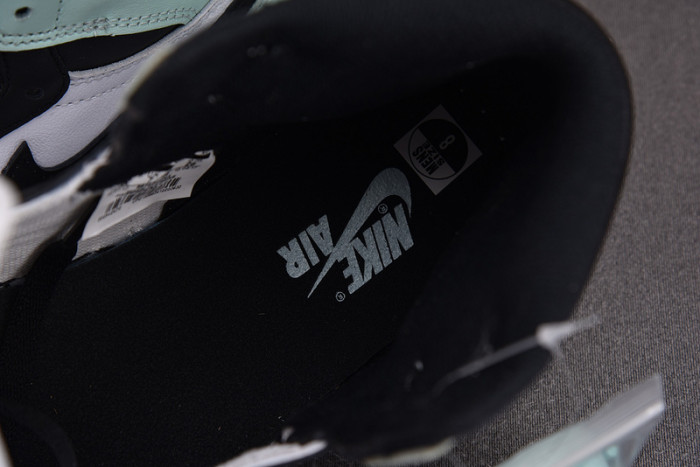 AIR JORDAN 1 RETRO HIGH OG NRG "IGLOO" 861428-100