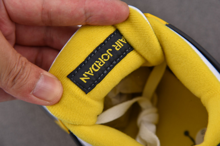 Air Jordan 4 Retro Vivid Sulfur (Women