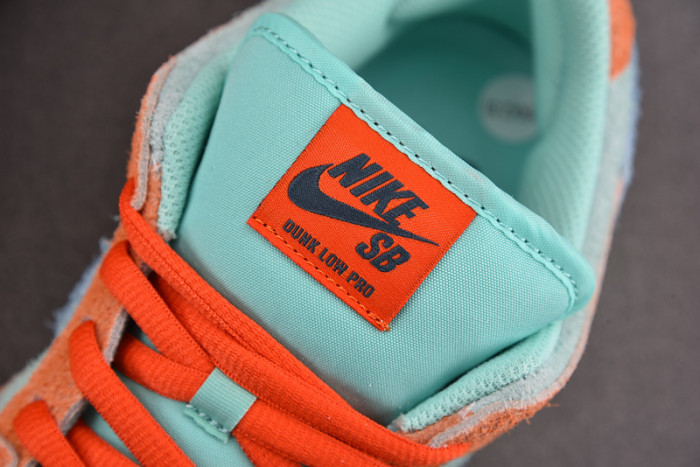 Nike Dunk SB Low “Noise Aqua” DV5429-800