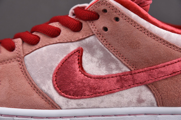 NIKE SB DUNK LOW STRANGELOVE SKATEBOARDS (SPECIAL BOX) - CT2552-800