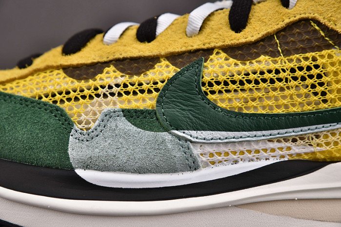 NIKE VAPORWAFFLE SACAI TOUR YELLOW CV1363-700