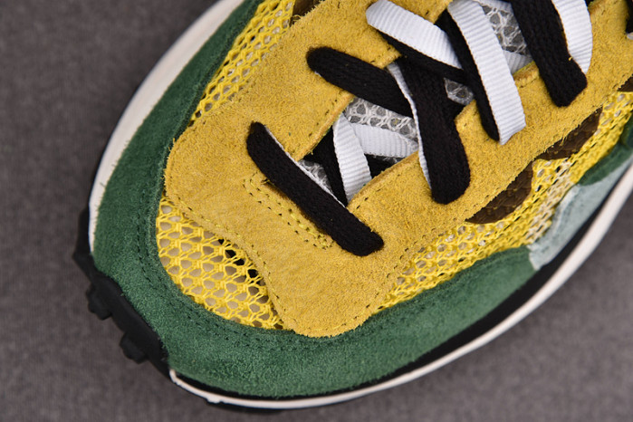 NIKE VAPORWAFFLE SACAI TOUR YELLOW CV1363-700