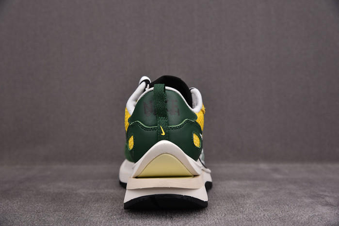 NIKE VAPORWAFFLE SACAI TOUR YELLOW CV1363-700