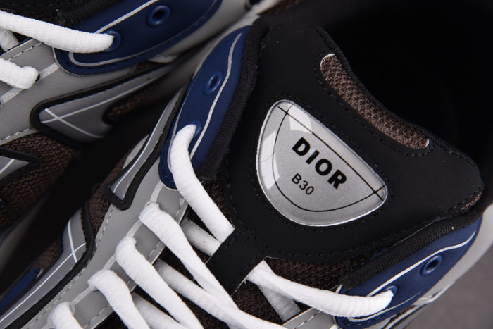 D10R SNEAKER