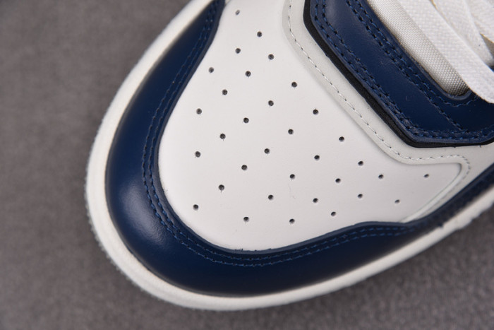 D10R B27 LOW SNEAKER