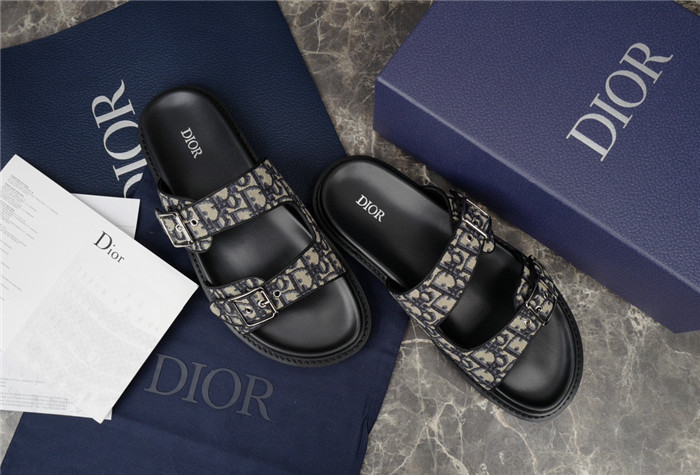 d10r sandal