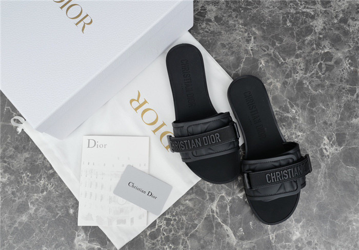 d10r sandal