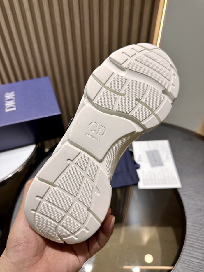 D10R SNEAKER