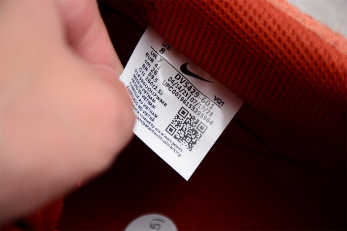 Nike SB Dunk Low “Mystic Red” DV5429-601