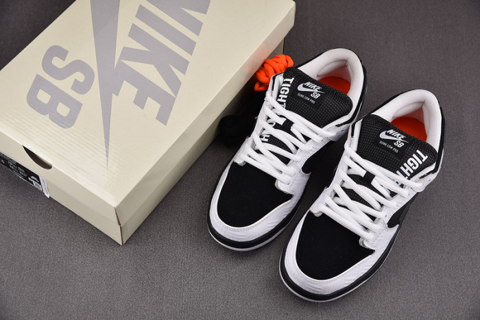 TIGHTBOOTH x NK Dunk SB Low FD2629-100