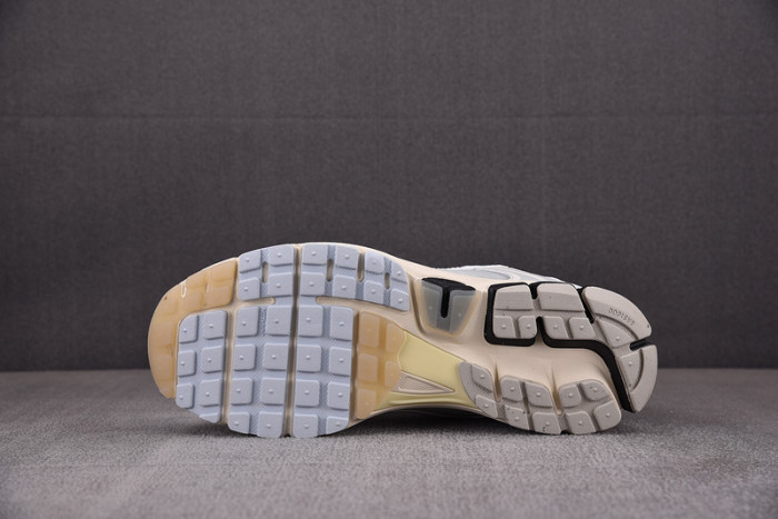 nike vomero 5 S*personic light bone black fn7649-110