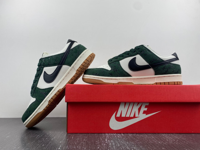 Nike Dunk Low WMNS Green Snake FQ8893-397