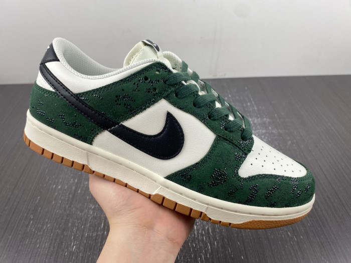 Nike Dunk Low WMNS Green Snake FQ8893-397
