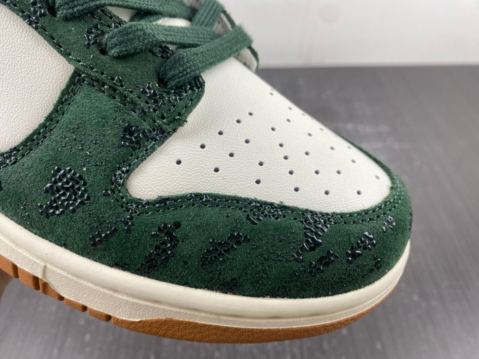 Nike Dunk Low WMNS Green Snake FQ8893-397