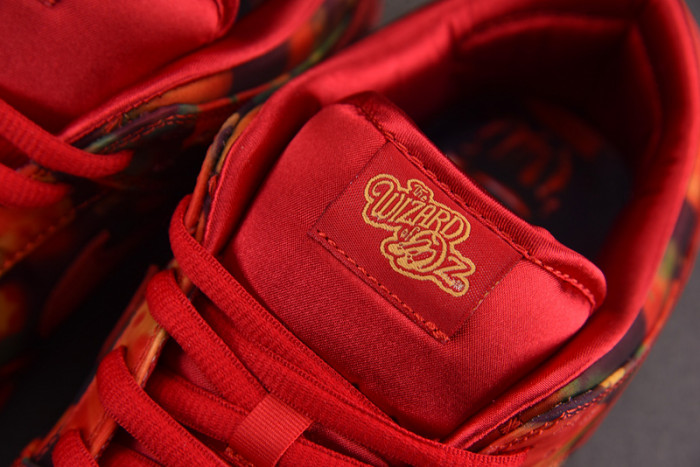 The Wizard of Oz x Nike SB Dunk Low FZ1291-600
