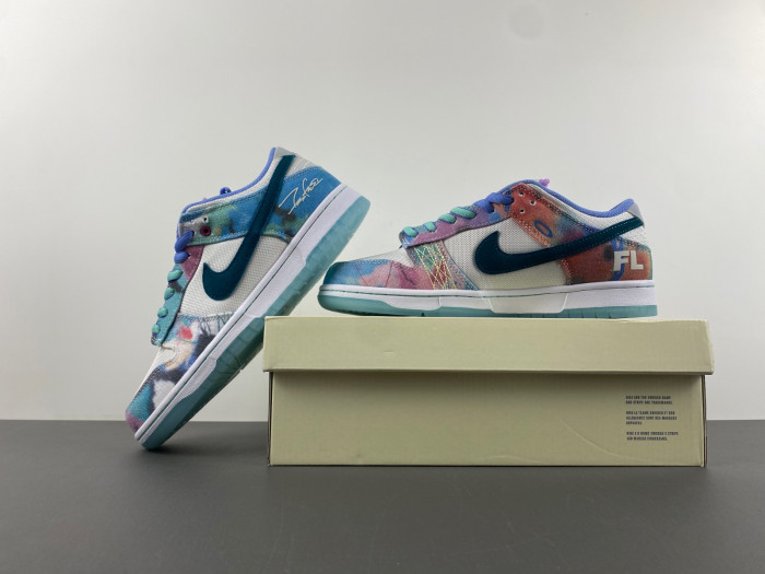 Nike SB Dunk Low Futura Laboratories Bleached Aqua  HF6061-400