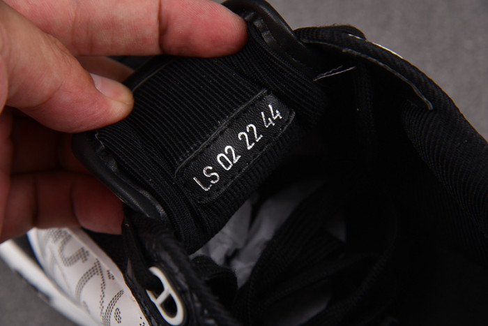 D10R B27 LOW SNEAKER