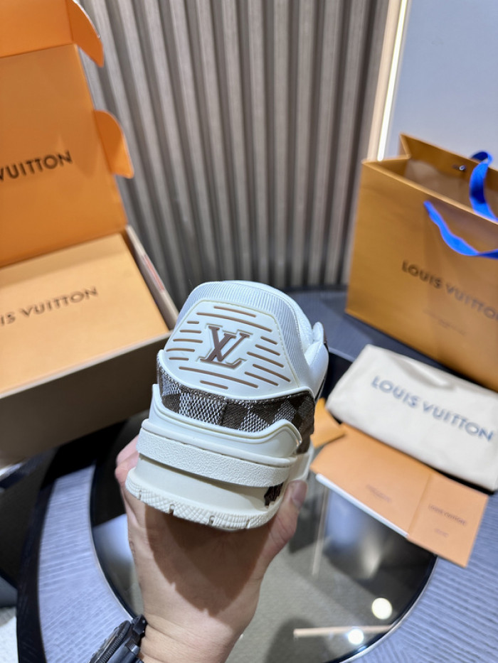 L0VT SNEAKER