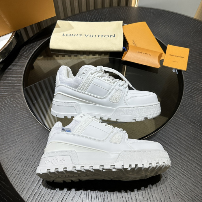 L0VT SNEAKER