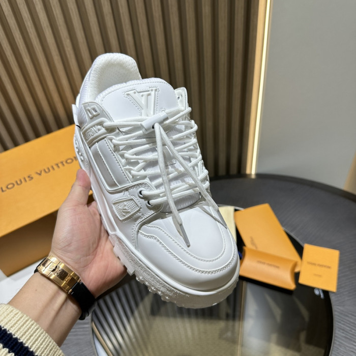 L0VT SNEAKER