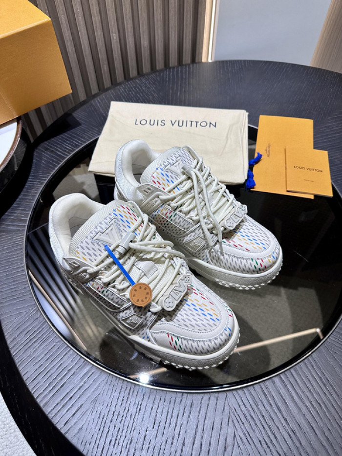 L0VT SNEAKER
