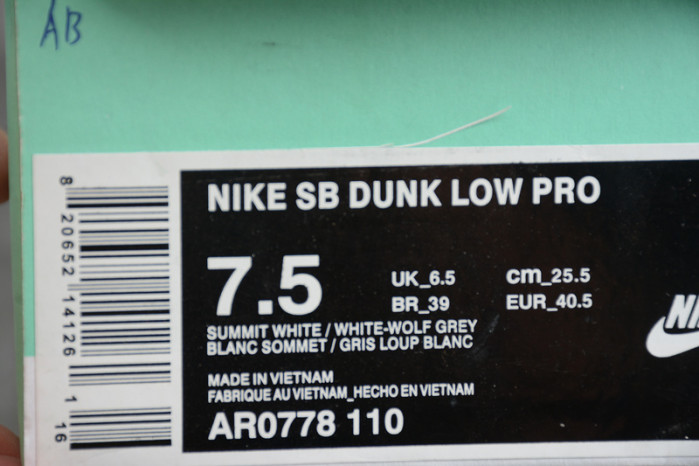 NIKE SB DUNK LOW SUMMIT WHITE WOLF GREY - AR0778-110