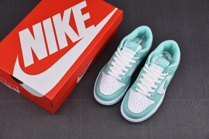 NIKE DUNK LOW ＂GREEN GLOW＂DD1503-105