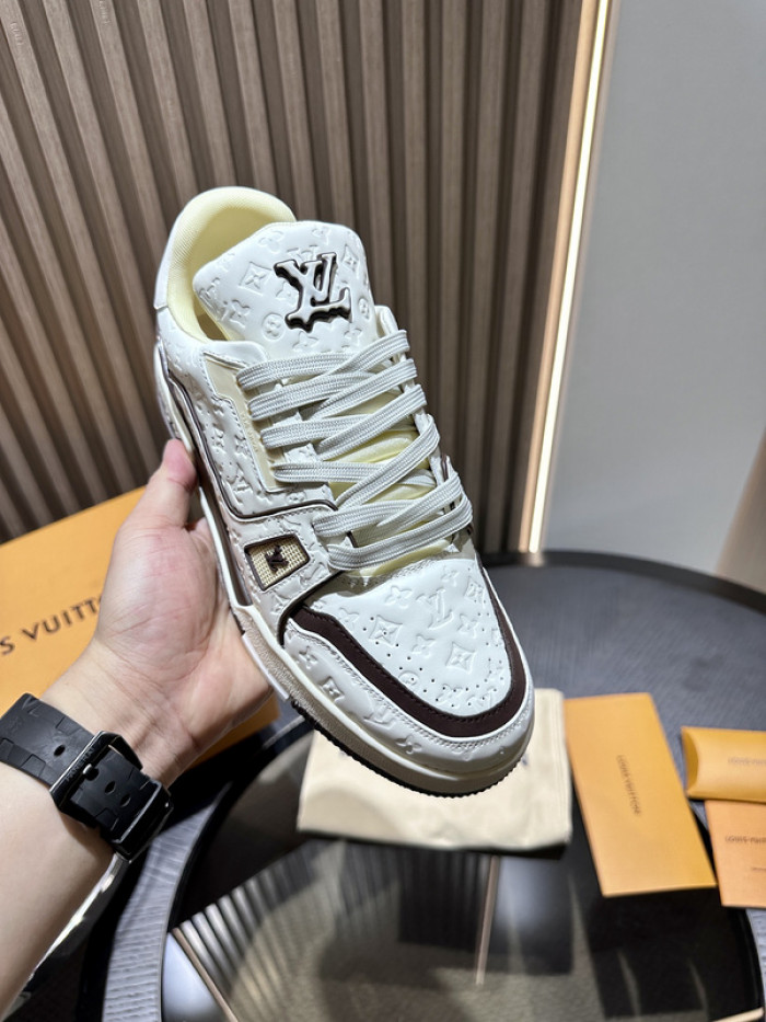 L0VT SNEAKER
